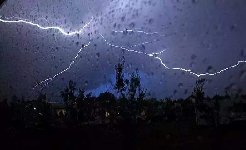 深圳瞬时大雨